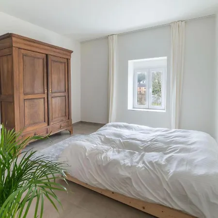 בית נופש Charming Holiday Home In Habay-La-Neuve With Garden