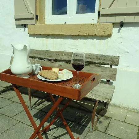 בית נופש Charming Holiday Home In Habay-La-Neuve With Garden